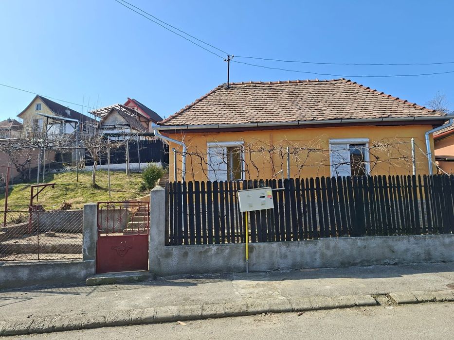 Vând casa sau schimb cu apartament în Mediaș
