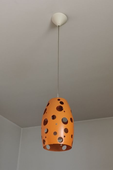 Lustra metalica portocalie
