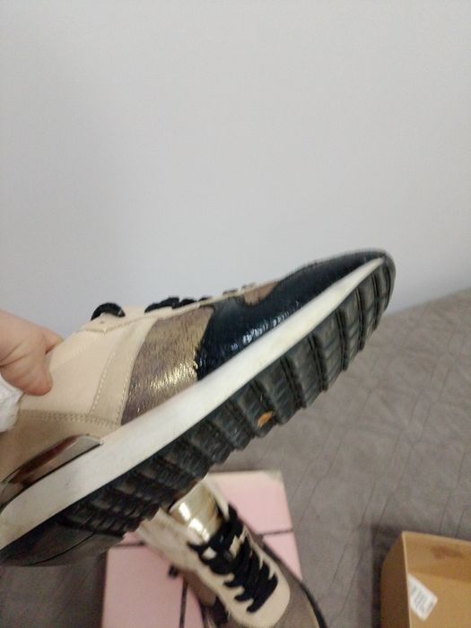 Кроссовки женские