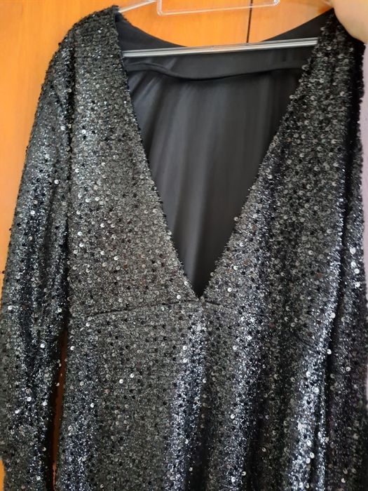 Черна      рокля