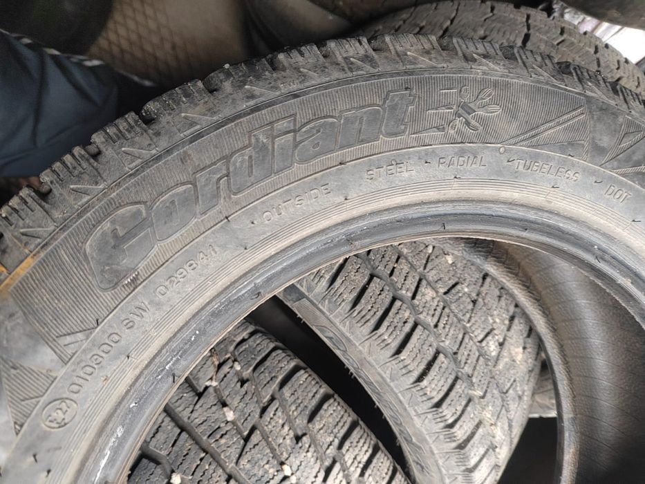 Продам комплект зимних шин