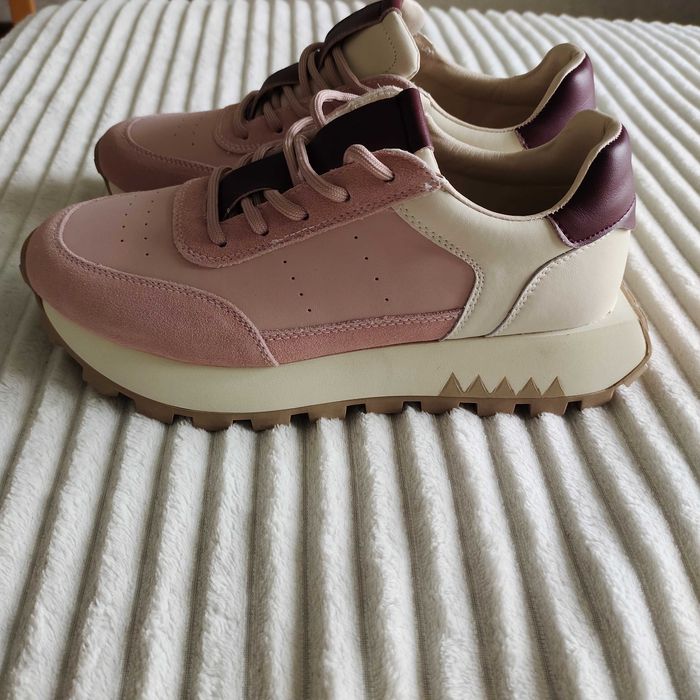 Продам  новые кроссовки