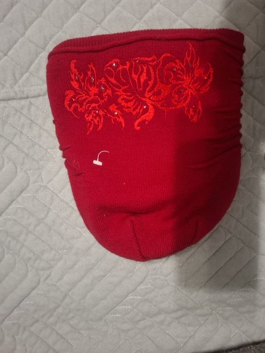 Продам женские шапки новые