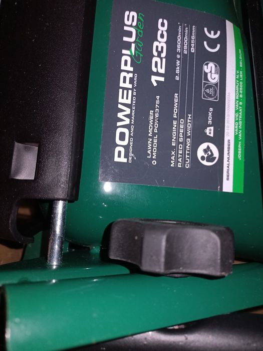 Mașina tuns iarba benzina