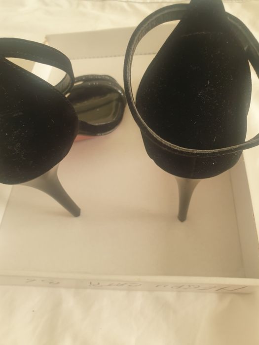 Sandale cu toc negre