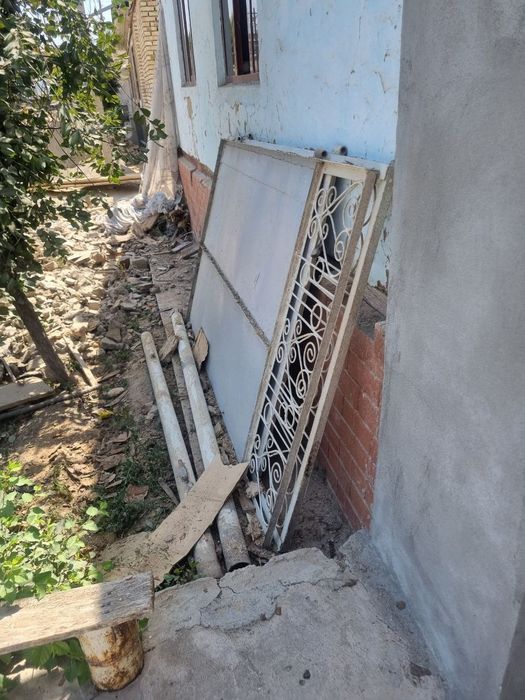 Дарвоза сотилади