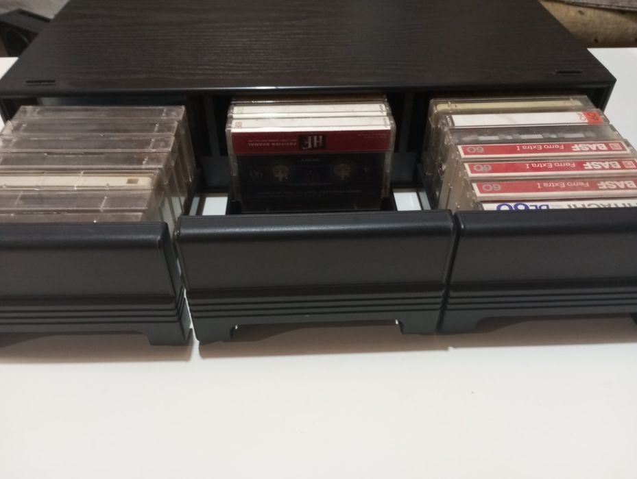 Уникален ,аудио,видео,CD-шкаф