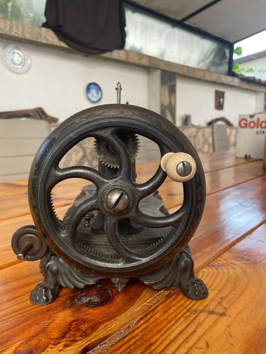 Saxonia Hand Crank Sewing Machine -Шевна машина