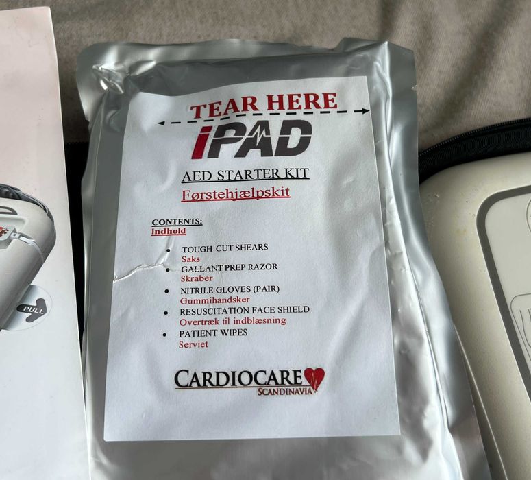 Defibrilator semiautomat IPAD CU-SP1 complet accesorii sigilate