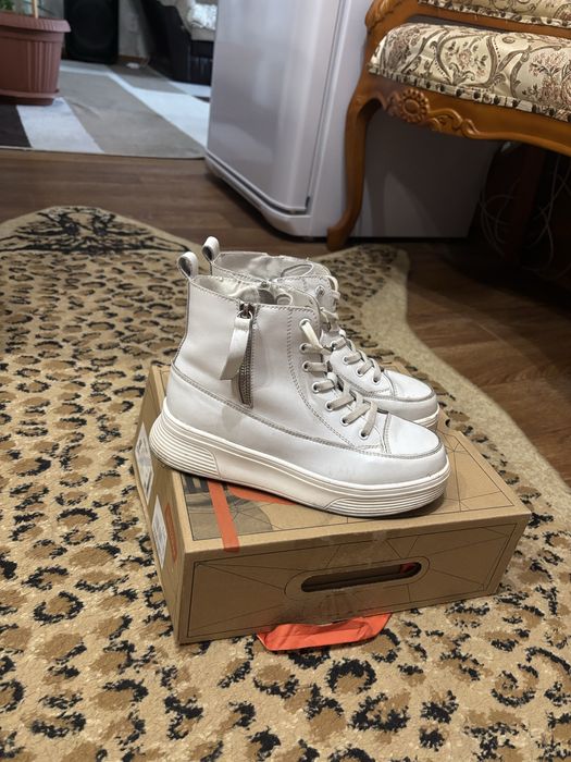 Ботинки в отличном состоянии размер 37