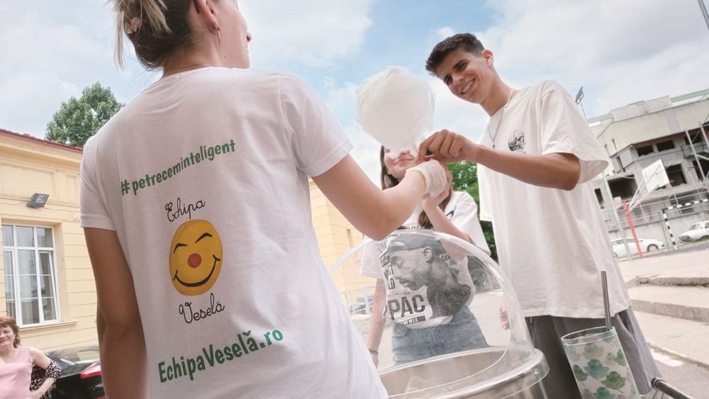 Vata de zahar la petreceri! Masina de vata pe bat de inchiriat.