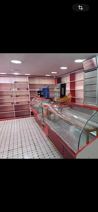 Срочно продам витринные полки для магазина