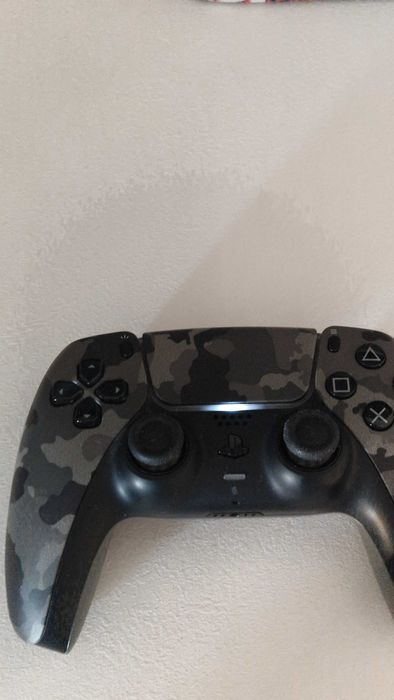Продавам ,джойстик за PS5