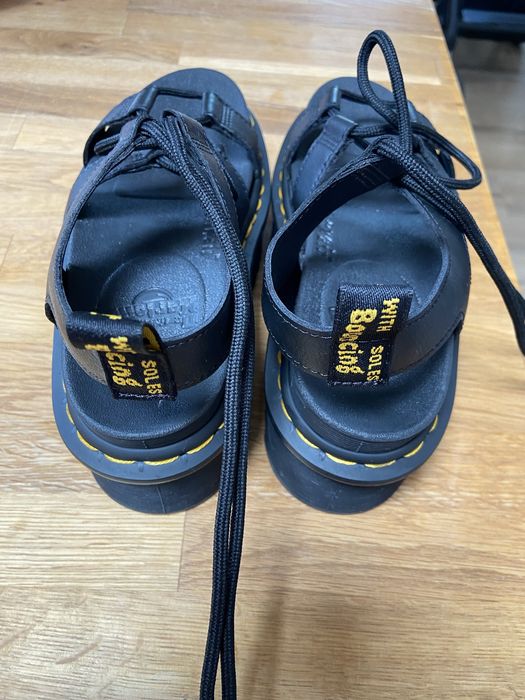 Sandale de vara cu sireturi si  platforma inalta Dr.Martens nr 36