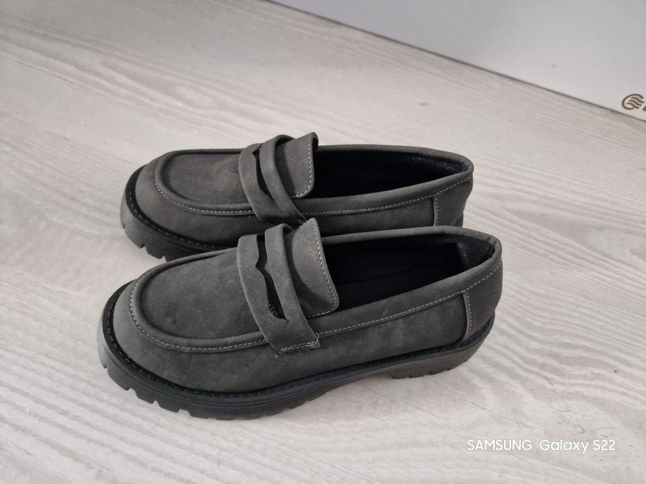 Лофъри от Тему сив цвят