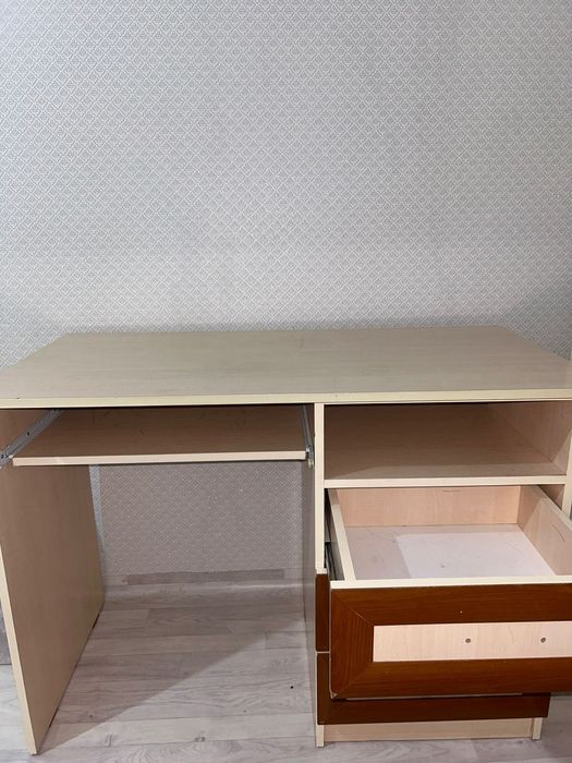 Стол ученический. Караганда, 12 мкр