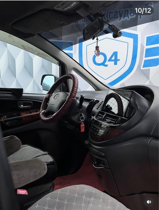 Продам Toyota Previa 2003 года.