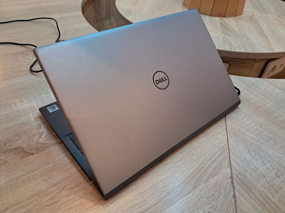 • Laptop Dell Vostro (Темно Серый)