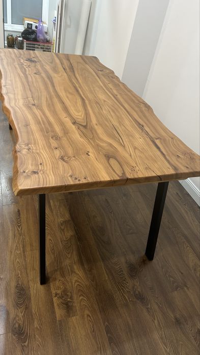 Стол обеденный, кухонный.