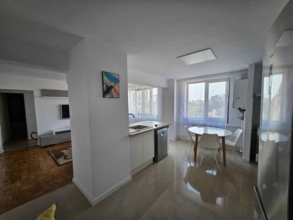 Proprietar inchiriez apartament 3 camere ultracentral