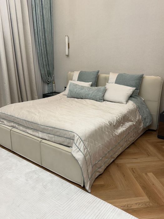 Кровать без матраса