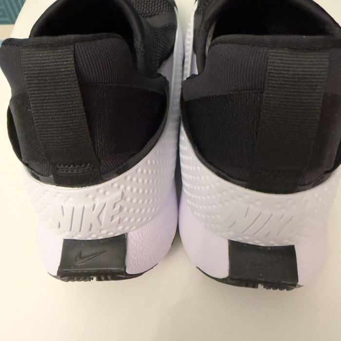 Кроссовки Nike без шнурков
