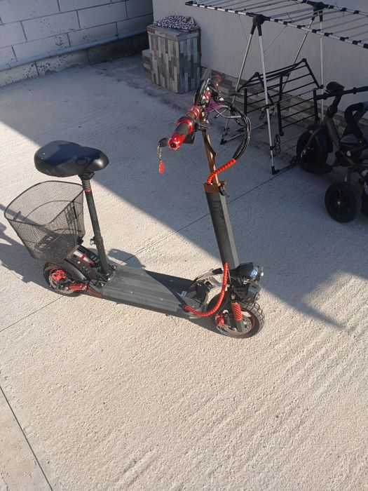 Vând scuter electric și trotinetă electrică