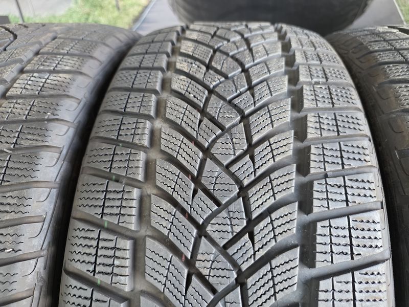 255/40/21 GOODYEAR 4бр