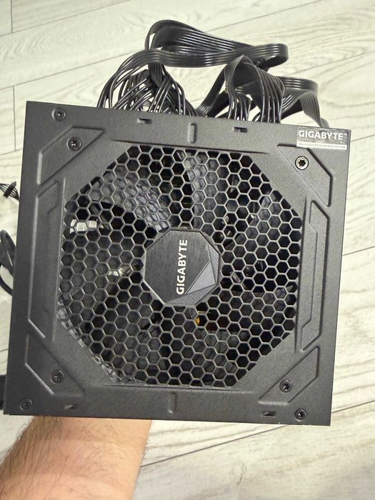 Sursa GIGABYTE UD750GM 750W, 80 Plus Gold, Full Modulara, Negru