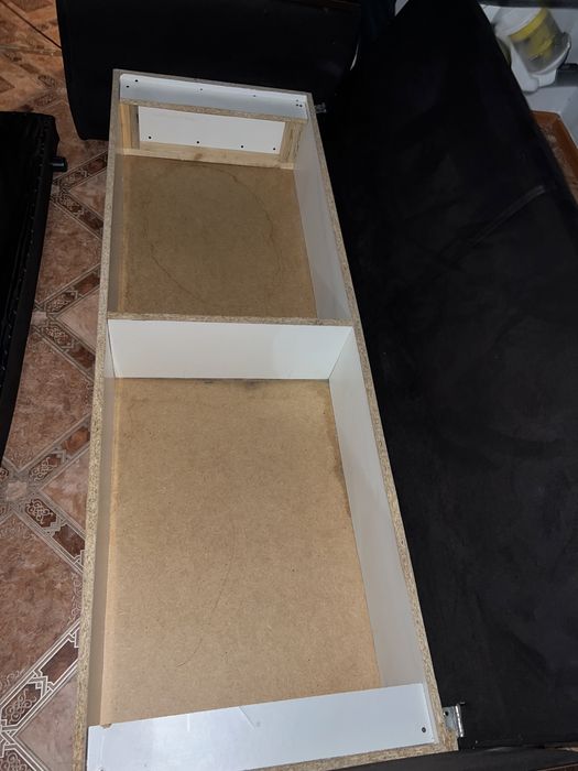 Диван в черном цвете