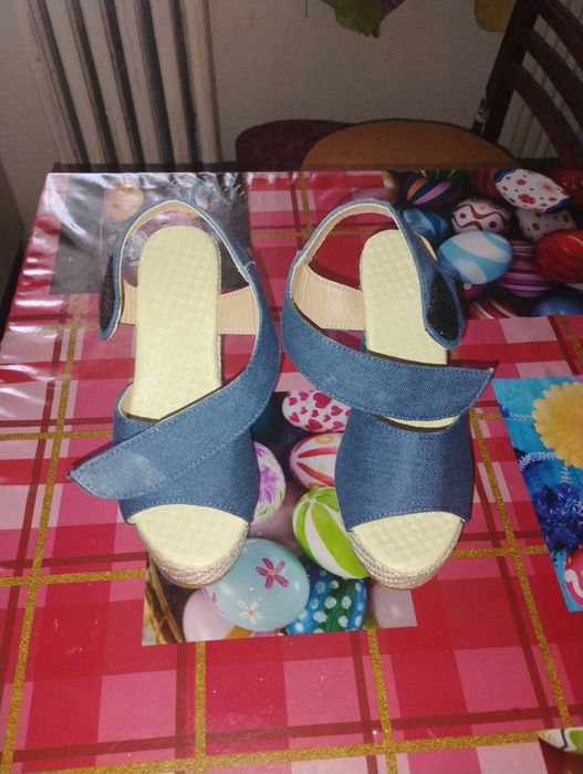Sandale cu platforma