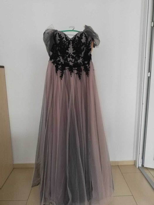 Абитуриентска рокля