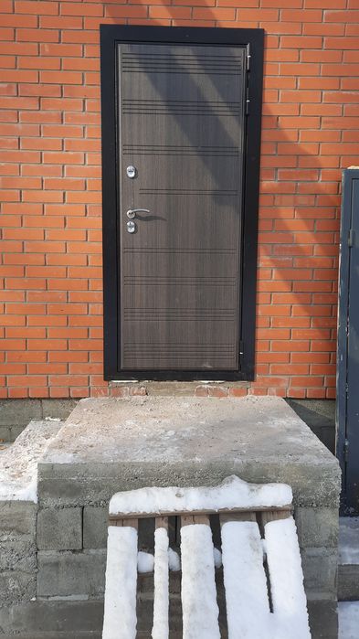 Установка металлических дверей