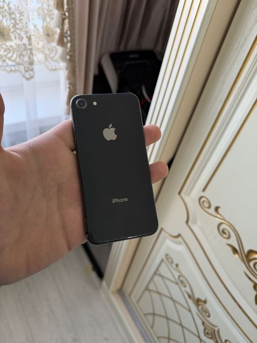 Продам Телефон iPhone 8 64Gb