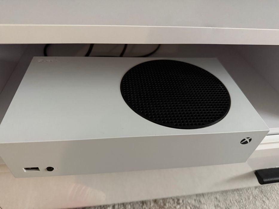 Продам икс бокс , серия S 512 гб