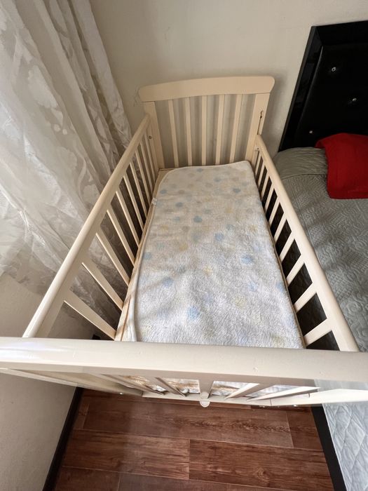 Продается манеж, кровать