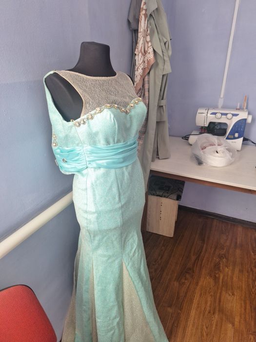 Платье продам элегантный вечерние платье