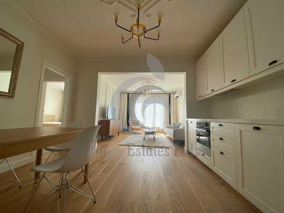 Дава се под наем Тристаен апартамент в София, Център - 110 кв.м за 1100 € - Снимка #2