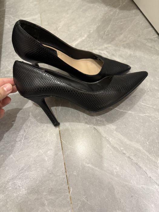 Продам туфли классические Stradivarius!