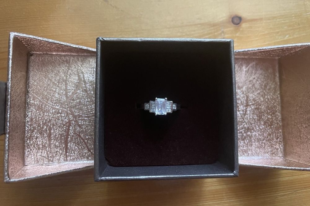 НОВ! Сребърен пръстен с цирконий размер 53