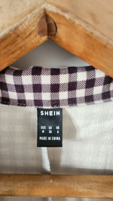 Пиджак чуть выше колен