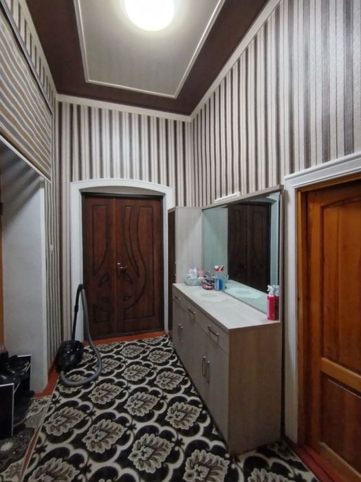 4 сотихлик ховли сотилади, 2та санузел, 2 хонали уйи бор