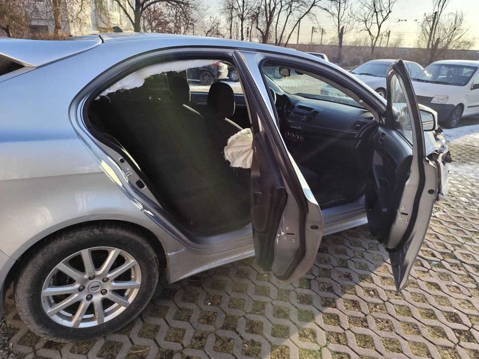 Mitsubishi  Lancer  Avariat  An 2010  1.8i  Acte valabile