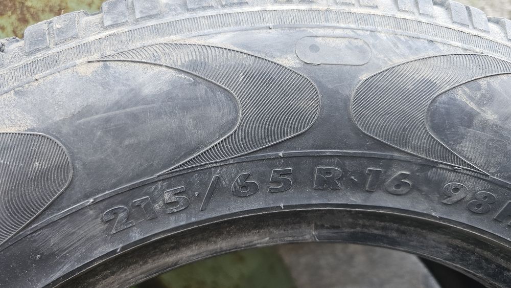 Продам летние шины 215 65/16