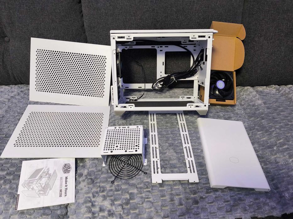 Carcasa mITX Cooler Master MASTERBOX NR200