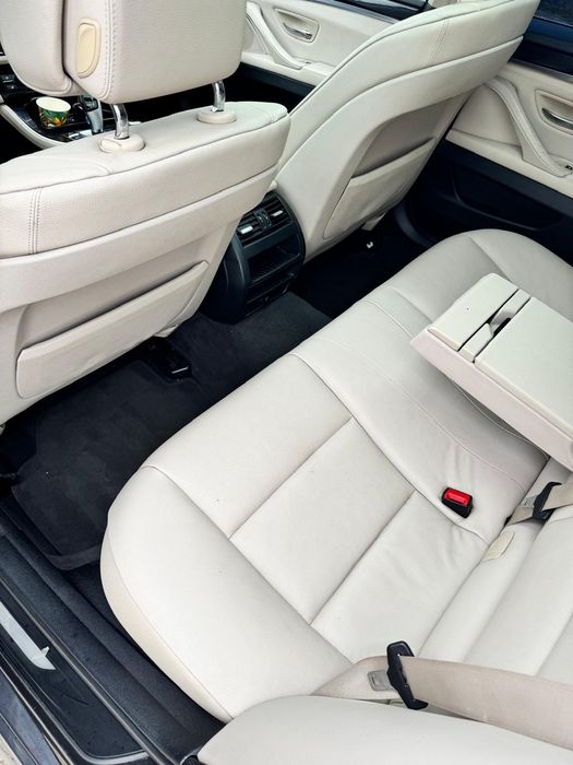 De vanzare ​BMW Seria 5 F11 525d (218 CP) - 2013 - Trapă Panoramică - Volan M cu Padele - Piele