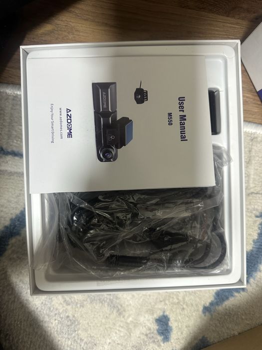 Продам видерегистратор Azdome M550