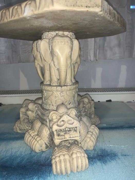 Pedestal din praf de marmura