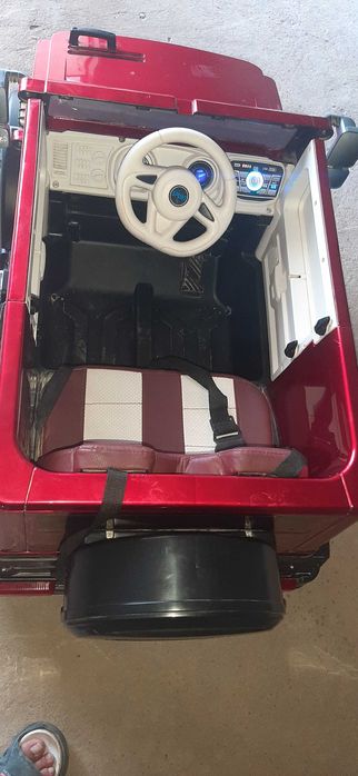 Bolalar mashinasi sotiladi