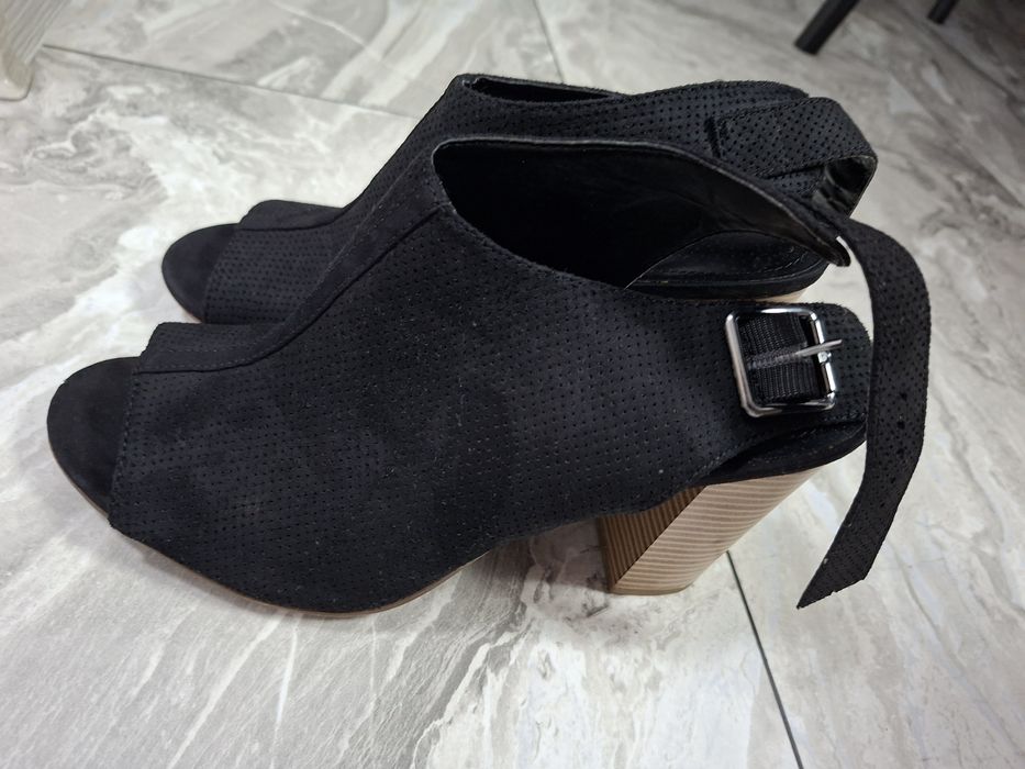 Pantofii cu toc/ botine